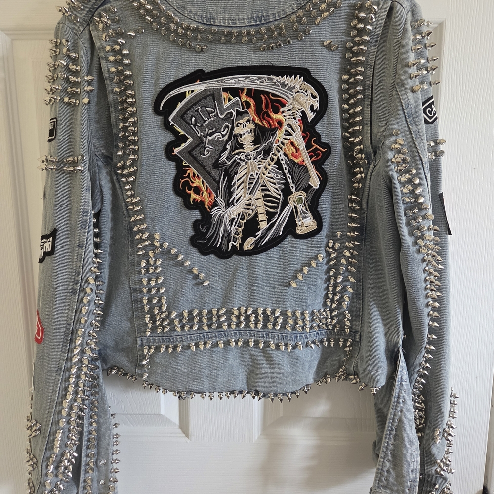 Azalea Wang Edgy Studded Blue Denim Jacket - Picture 2 of 2